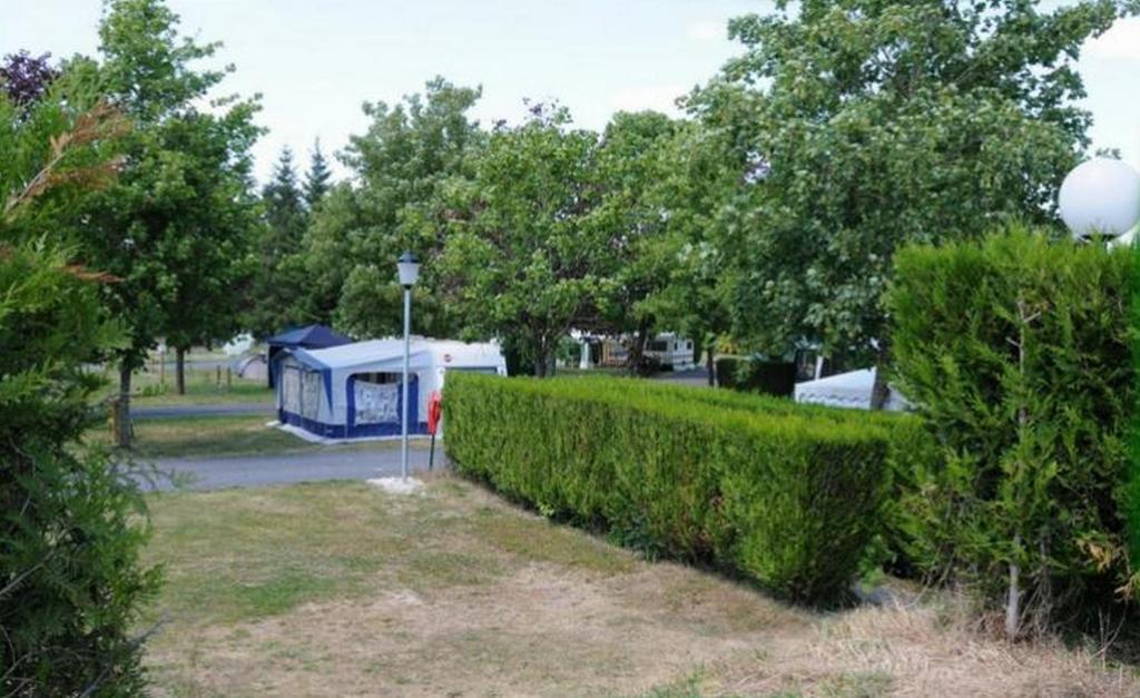 Camping Au Bord De L'Aisne Guignicourt エクステリア 写真